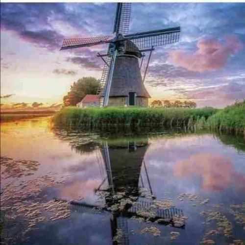 میگه نسل جدیدو بستم دیگه اسمم تو پستاشون هشتگ میشه