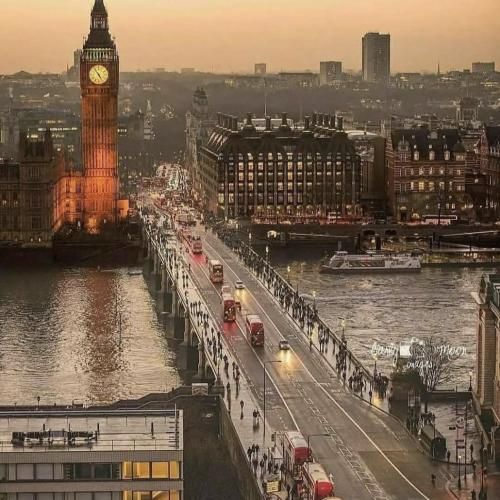 پر فحش شده دفتر من رو شونم نشسته کفتر غم