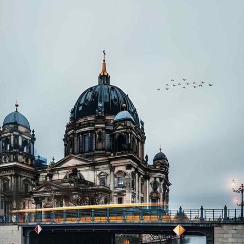 یه ترکیبی از کاج و آتیش و برفه یه چیزی – هوش مصنوعی