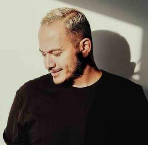 اشوان یه غریبه پیشم اینجاست یه پر از حرف جدیده