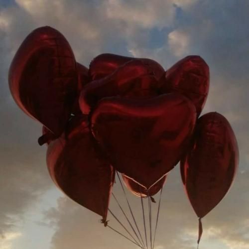 یه نبض غایبم تو حاظرا یه زخم حاظرم تو غایبا