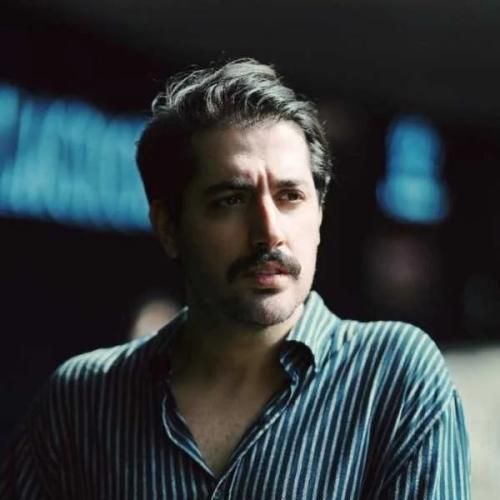 میلاد بابایی یه بغل گل سرخ واسه خود خود تو دوتایی میگیریم