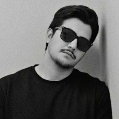 اهورا عزیزوم