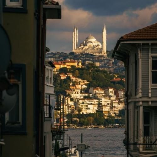  چشمت سیاه بود مثل آیندمون مثل ایران بود